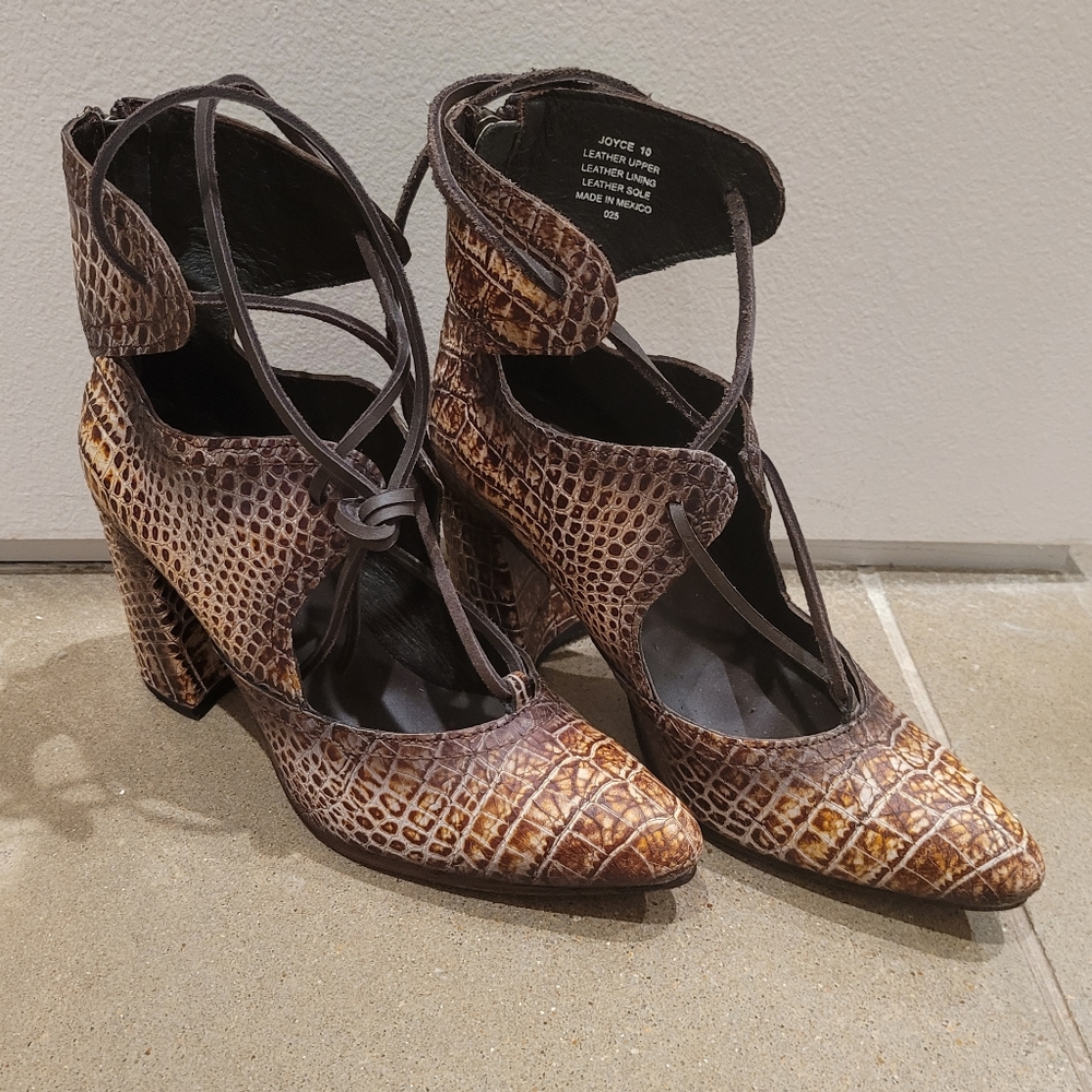 FreeBirds Joyce Lace-up Bootie Brown Heels Size 10